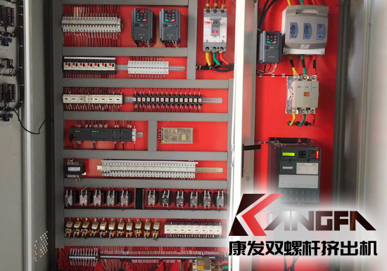 JSH-K超高速高扭低速高扭系列K75機(jī)型雙螺桿擠出機(jī)機(jī)筒內(nèi)徑73mm、主機(jī)功率280-450KW、參考產(chǎn)量達(dá)600-1500KG/H。