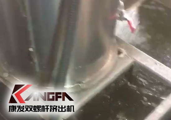 康發(fā)雙螺桿水環(huán)切粒機組，造粒大小均勻,無粘粘！