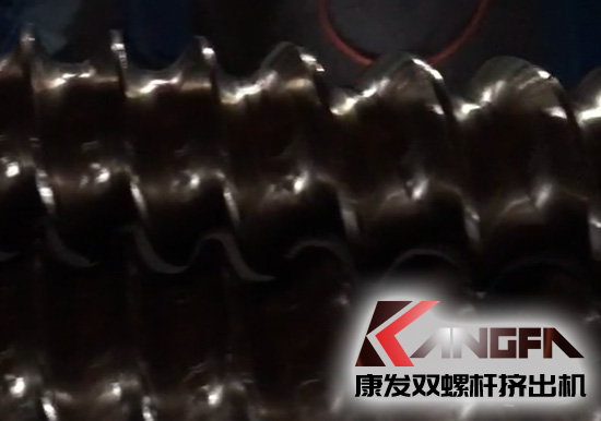 康發(fā)雙螺桿擠出機(jī)螺桿優(yōu)異的自潔性能視頻展示，同時(shí)具備優(yōu)異的混合性能